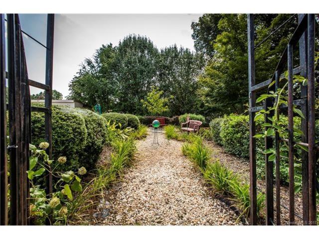 Matthews Manor Bed & Breakfast Екстер'єр фото